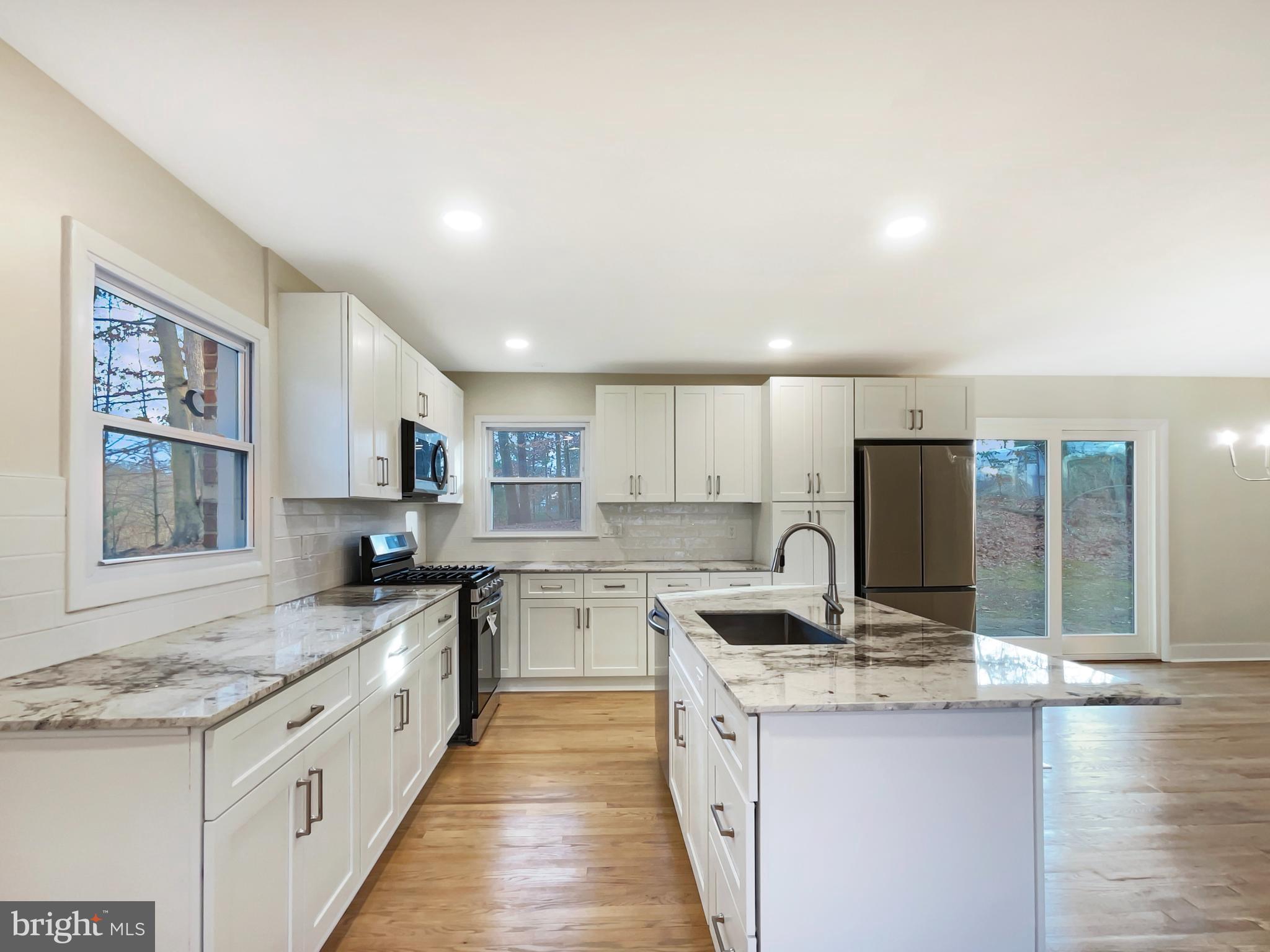 8613 Kerry Lane Springfield, VA 22152 - Photo 6 of 32 Gallery Image 6