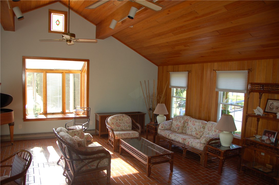 121 Shore Road Westerly, RI 02891 - Photo 4 of 20