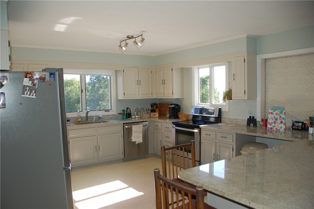 121 Shore Road Westerly, RI 02891 - Photo 7 of 20