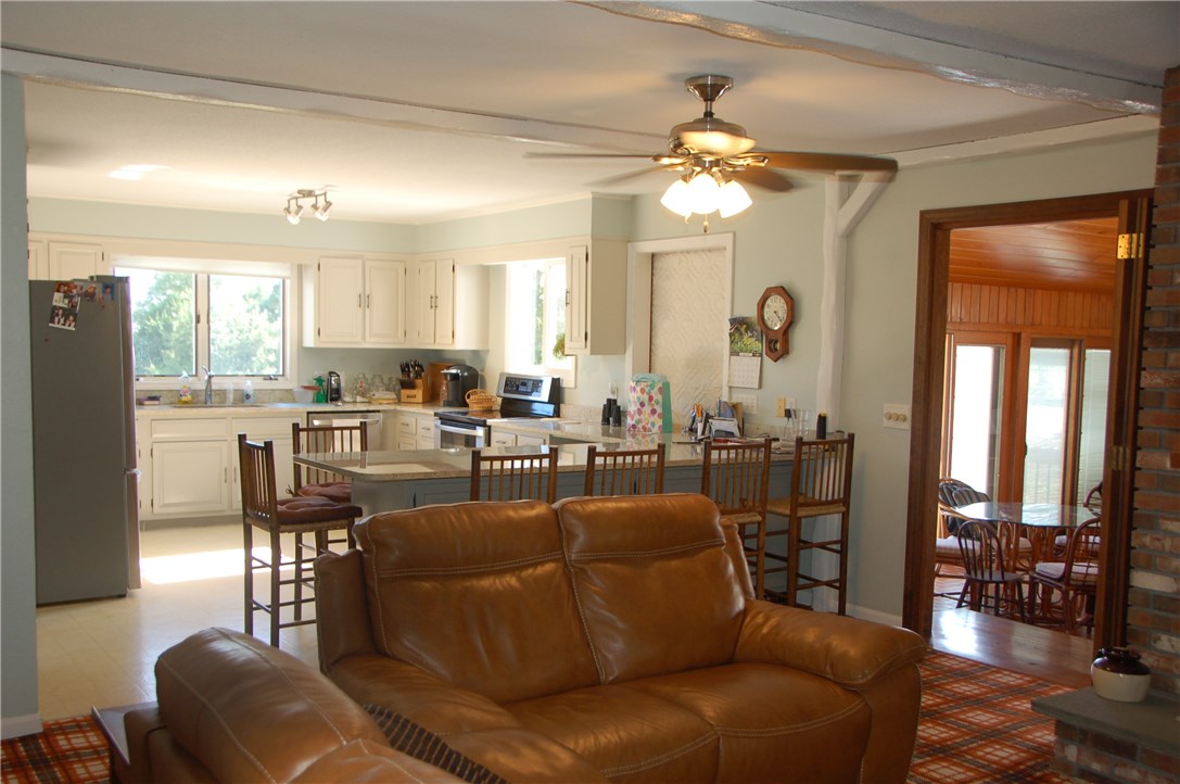 121 Shore Road Westerly, RI 02891 - Photo 8 of 20