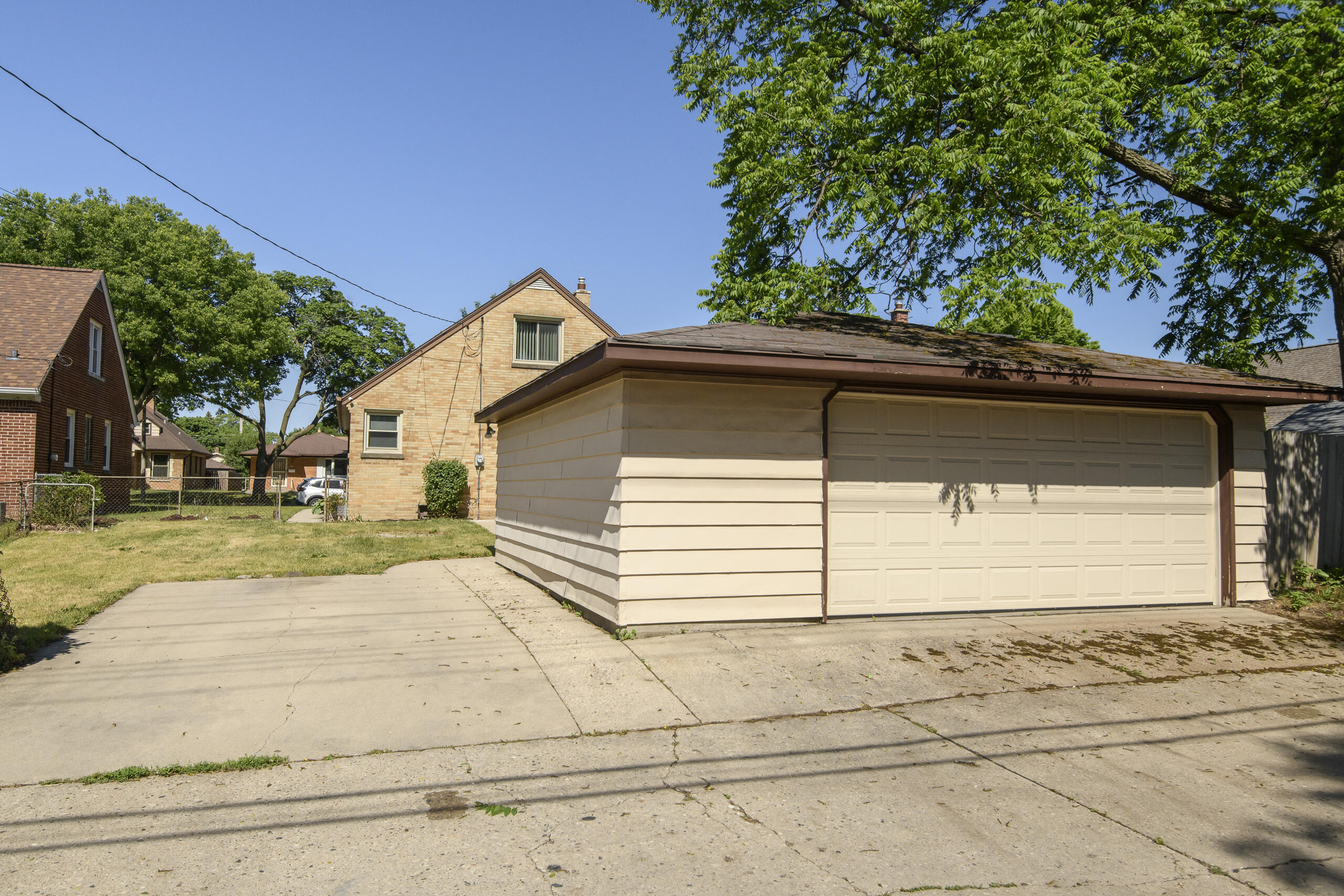 5122 North 65th Street Milwaukee, WI 53218 - Photo 31 of 31 Garage