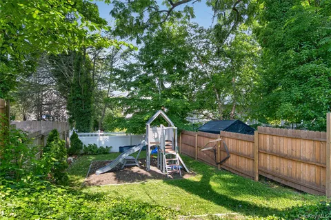 $6,000 | 96 School Street, Oyster Bay, NY 11771