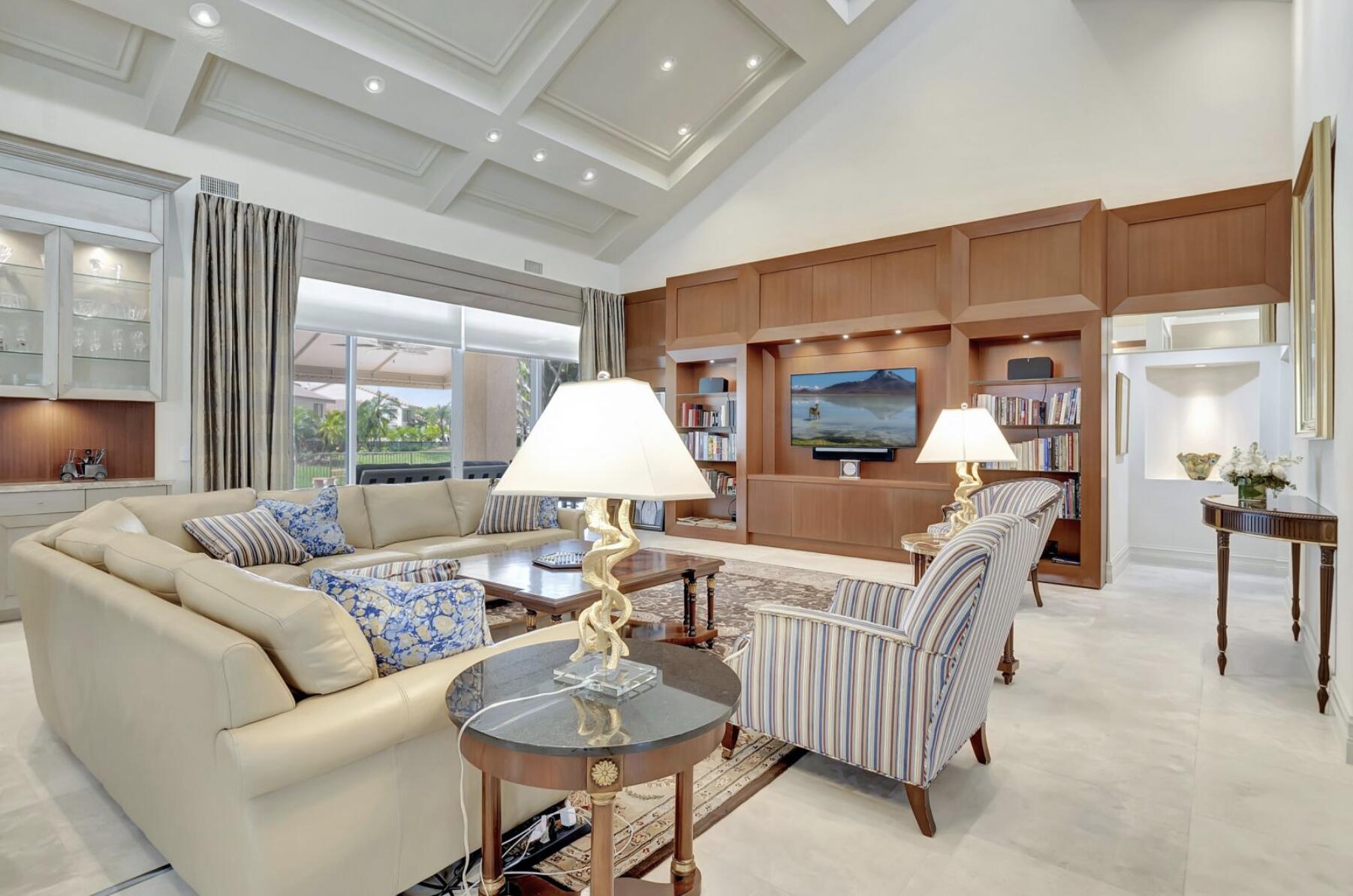 19719 Oakbrook Circle Boca Raton, FL 33434 - Photo 5 of 28 Living Room