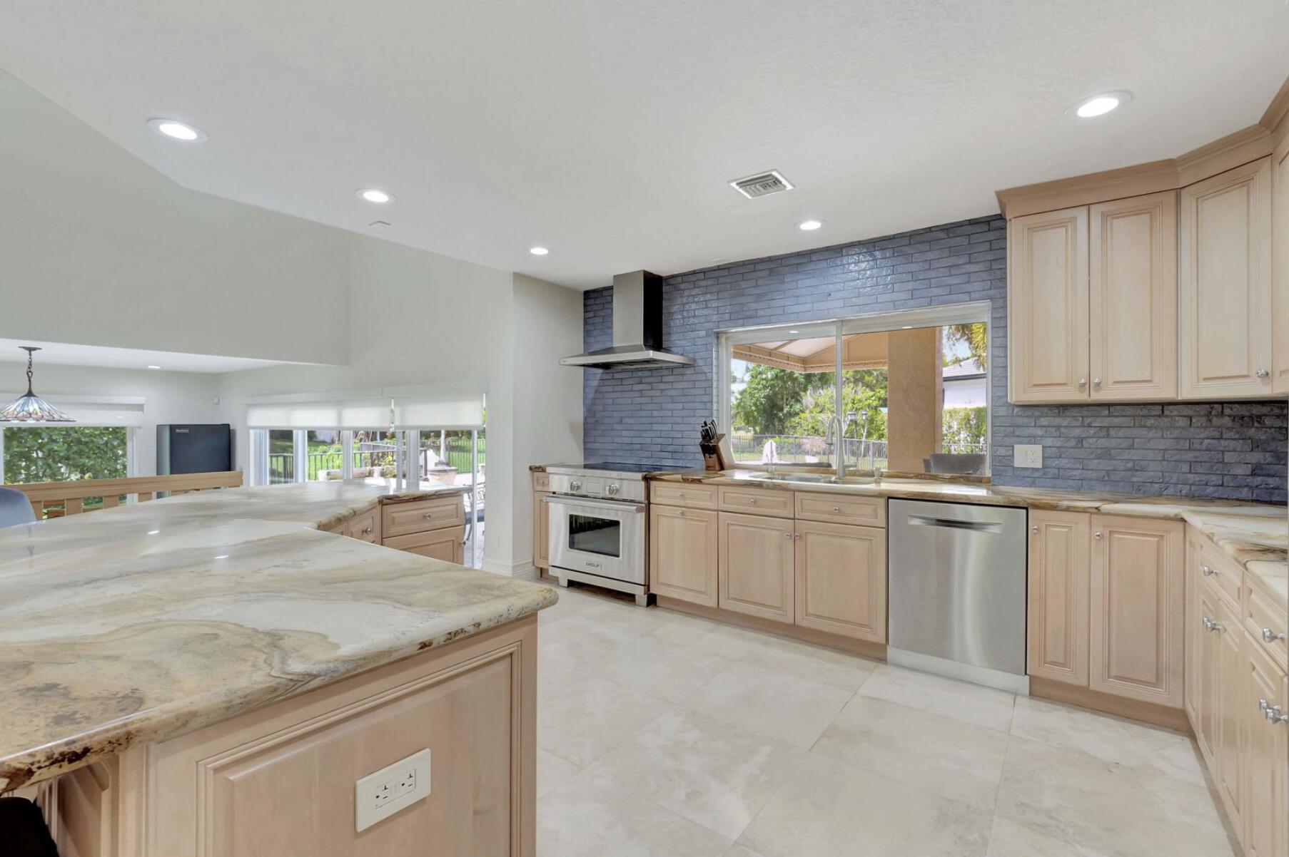 19719 Oakbrook Circle Boca Raton, FL 33434 - Photo 7 of 28 Kitchen