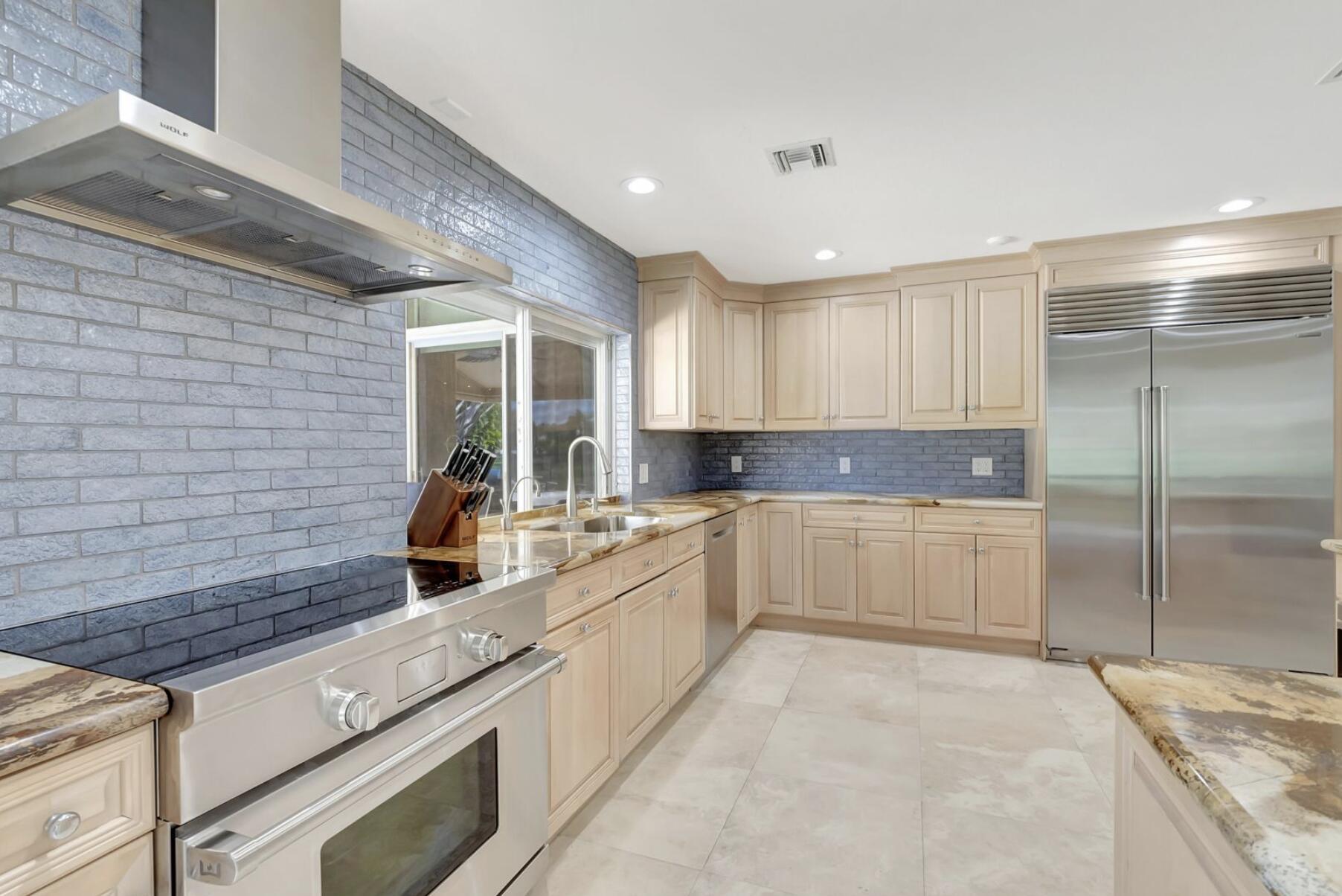 19719 Oakbrook Circle Boca Raton, FL 33434 - Photo 8 of 28 Kitchen