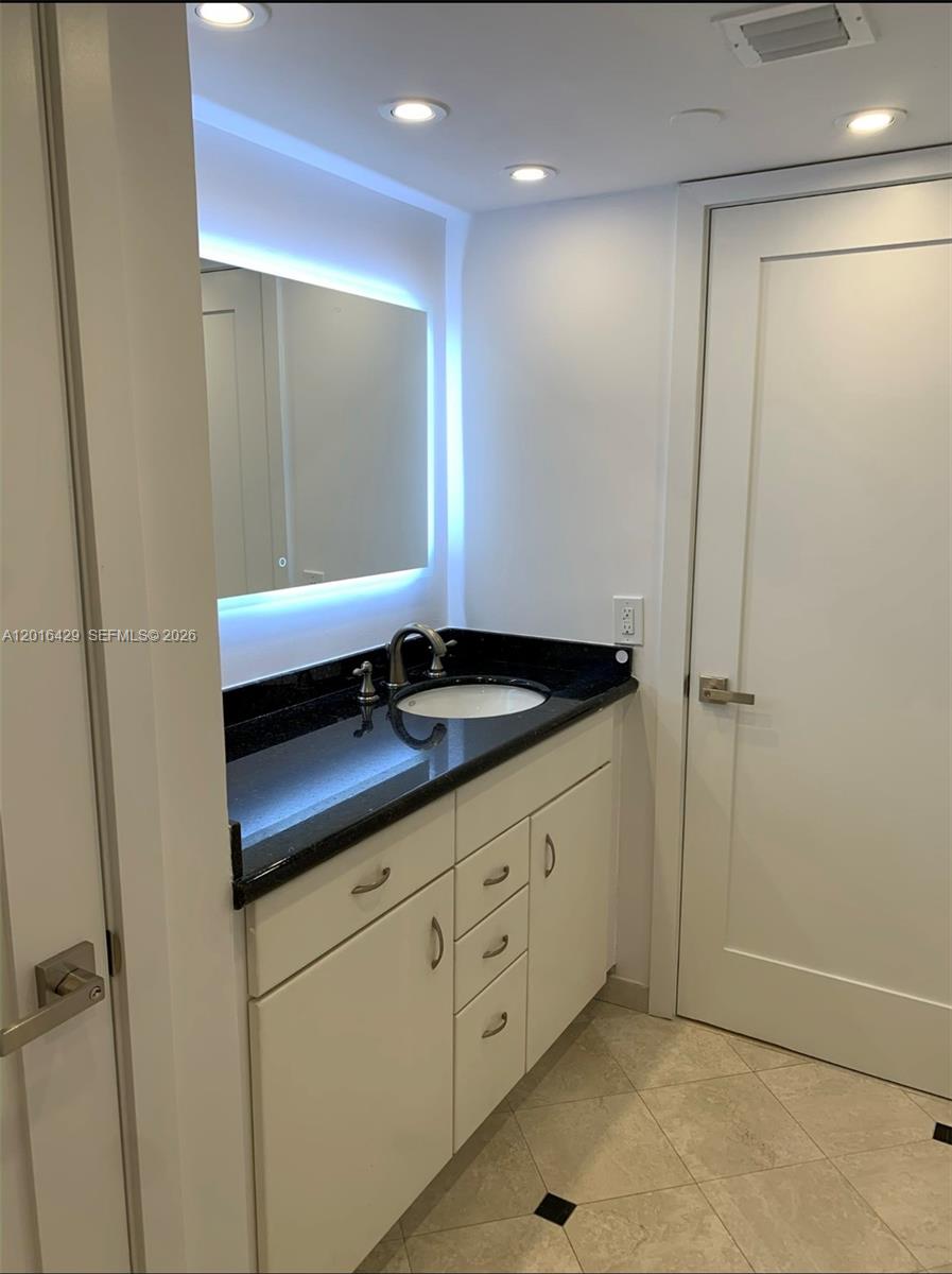 1541 Brickell Avenue, Unit A3101 Miami, FL 33129 - Photo 22 of 32 Master Bathroom