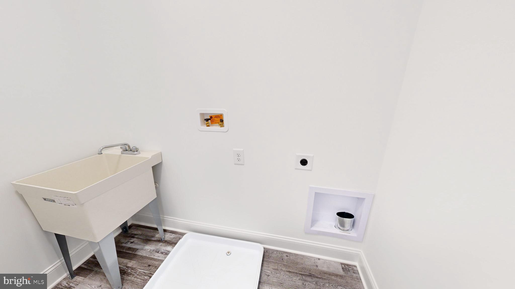 20727 Wilson Road Georgetown, DE 19947 - Photo 39 of 40 a bathroom with a sink and tub