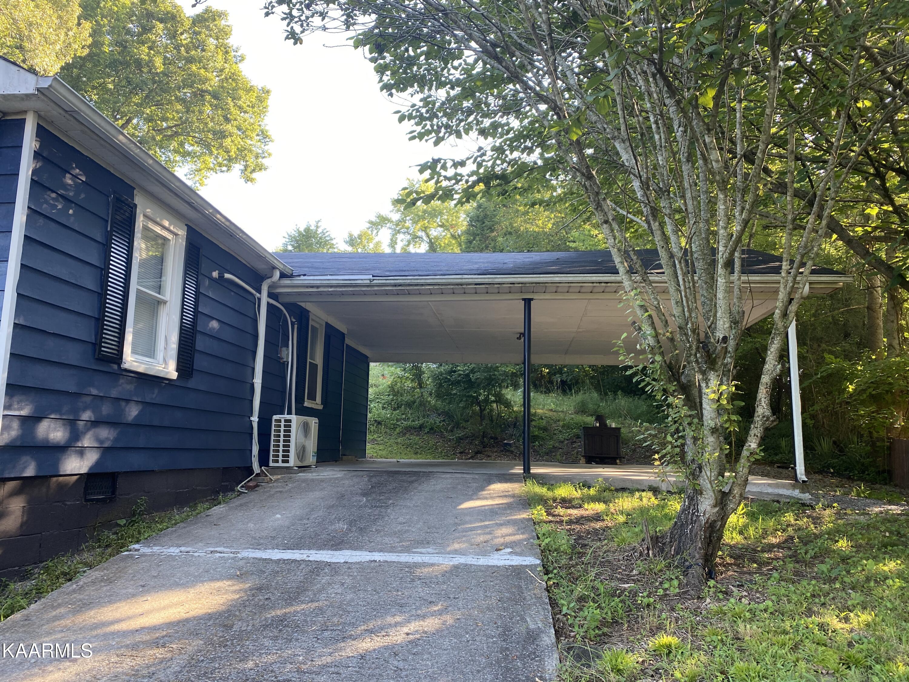 600 Kelly Road Oliver Springs, TN 37840 - Photo 3 of 20 9B0379DF-8072-486D-B1EF-45C384237152