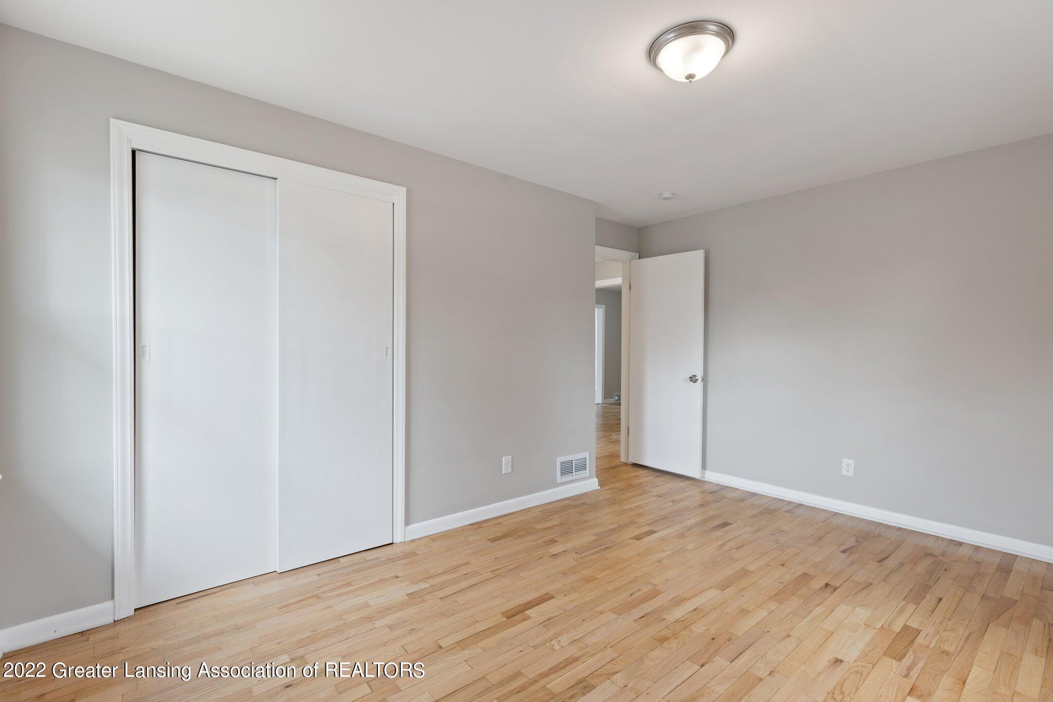 2614 Fairfax Road Lansing, MI 48910 - Photo 20 of 32 26-web-or-mls-2614-fairfax-rd