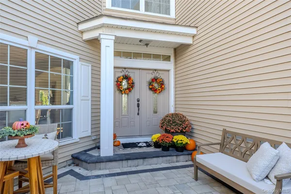 $1,195,000 | 77 Hamlet Drive, Mount Sinai, NY 11766
