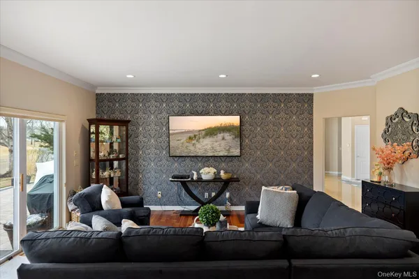 $1,195,000 | 77 Hamlet Drive, Mount Sinai, NY 11766