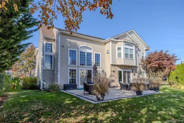 $1,195,000 | 77 Hamlet Drive, Mount Sinai, NY 11766