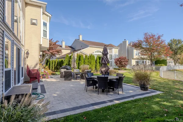 $1,195,000 | 77 Hamlet Drive, Mount Sinai, NY 11766