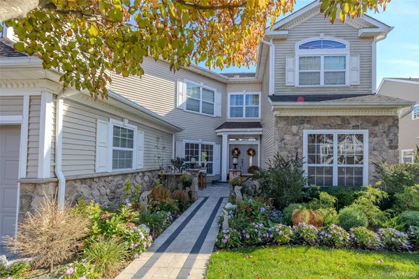 $1,195,000 | 77 Hamlet Drive, Mount Sinai, NY 11766