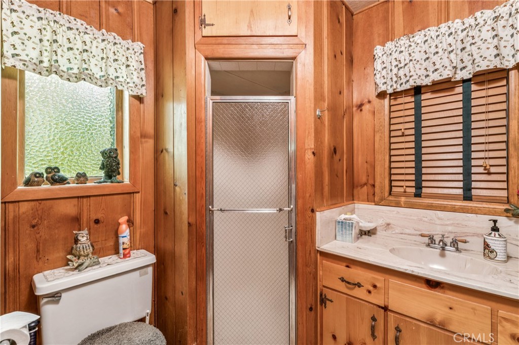 404 Hillside Road Lake Arrowhead, CA 92352 - Photo 10 of 30