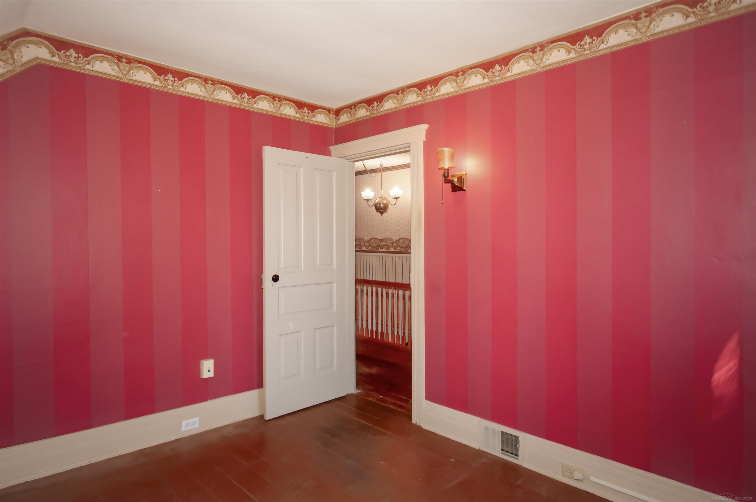 194 Moross Road Grosse Pointe, MI 48236 - Photo 37 of 64 50218137-942fe8b1-a774-4ef4-ace2-8831d66a6c55.JPG