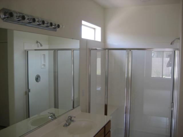 44700 Portabello Road Maricopa, AZ 85139 - Photo 13 of 15 Master Bathroomo