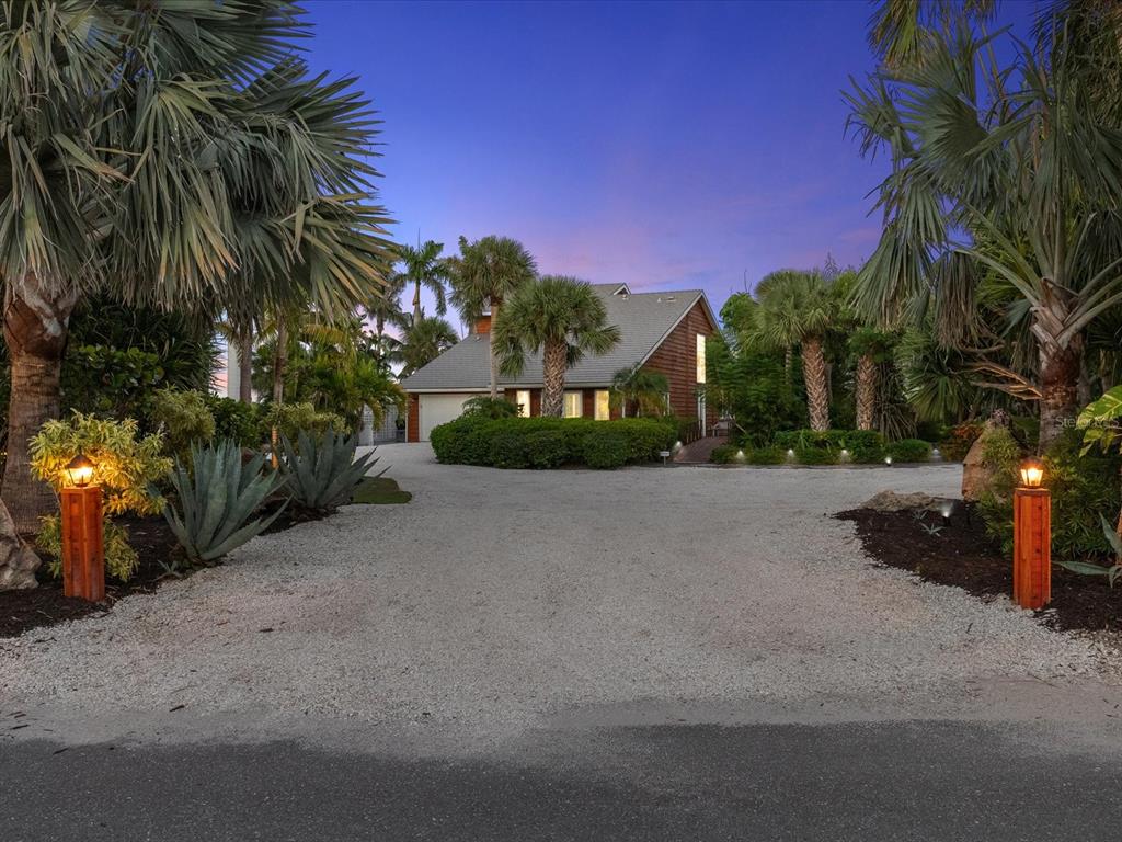140 North Casey Key Road Nokomis, FL 34275 - Photo 4 of 87