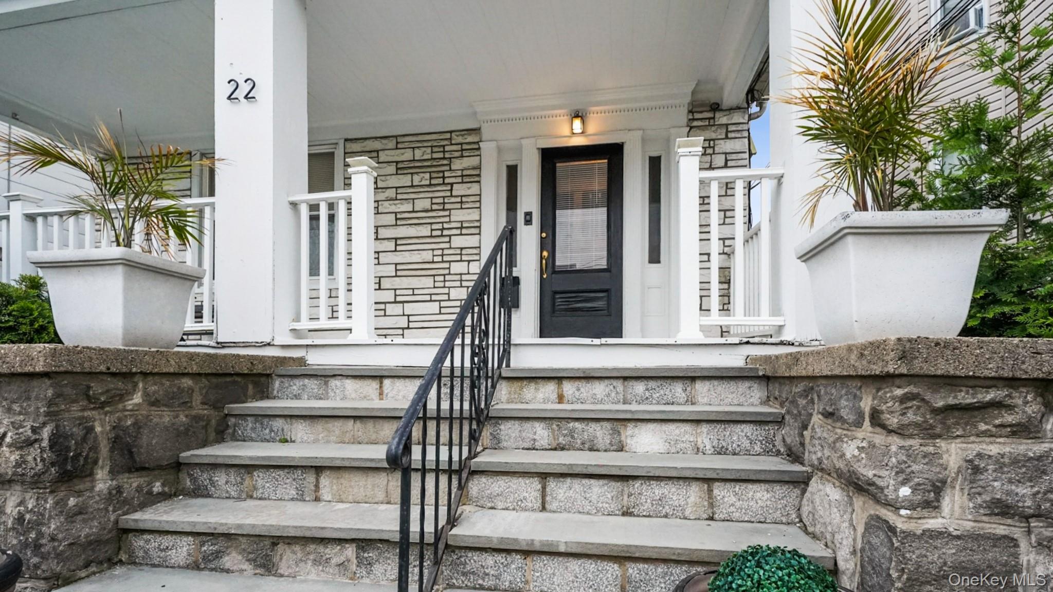 22 Mt Joy Place New Rochelle, NY 10801 - Photo 2 of 38