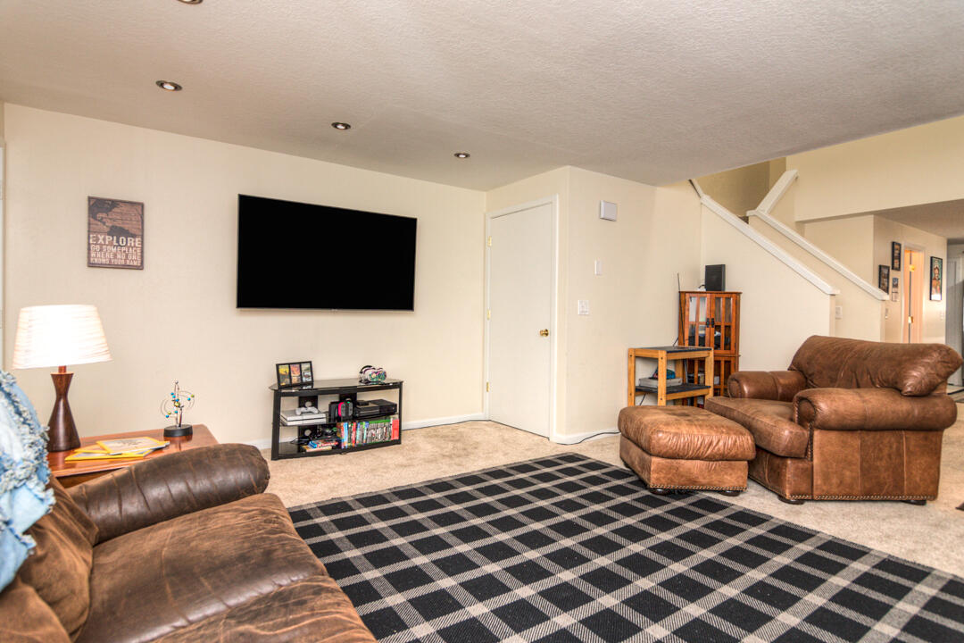 1050 Northeast Butler Market Road, Unit 17 Bend, OR 97701 - Photo 15 of 31 Butler Market Rd NE 1050 Rm17 Web (16 of