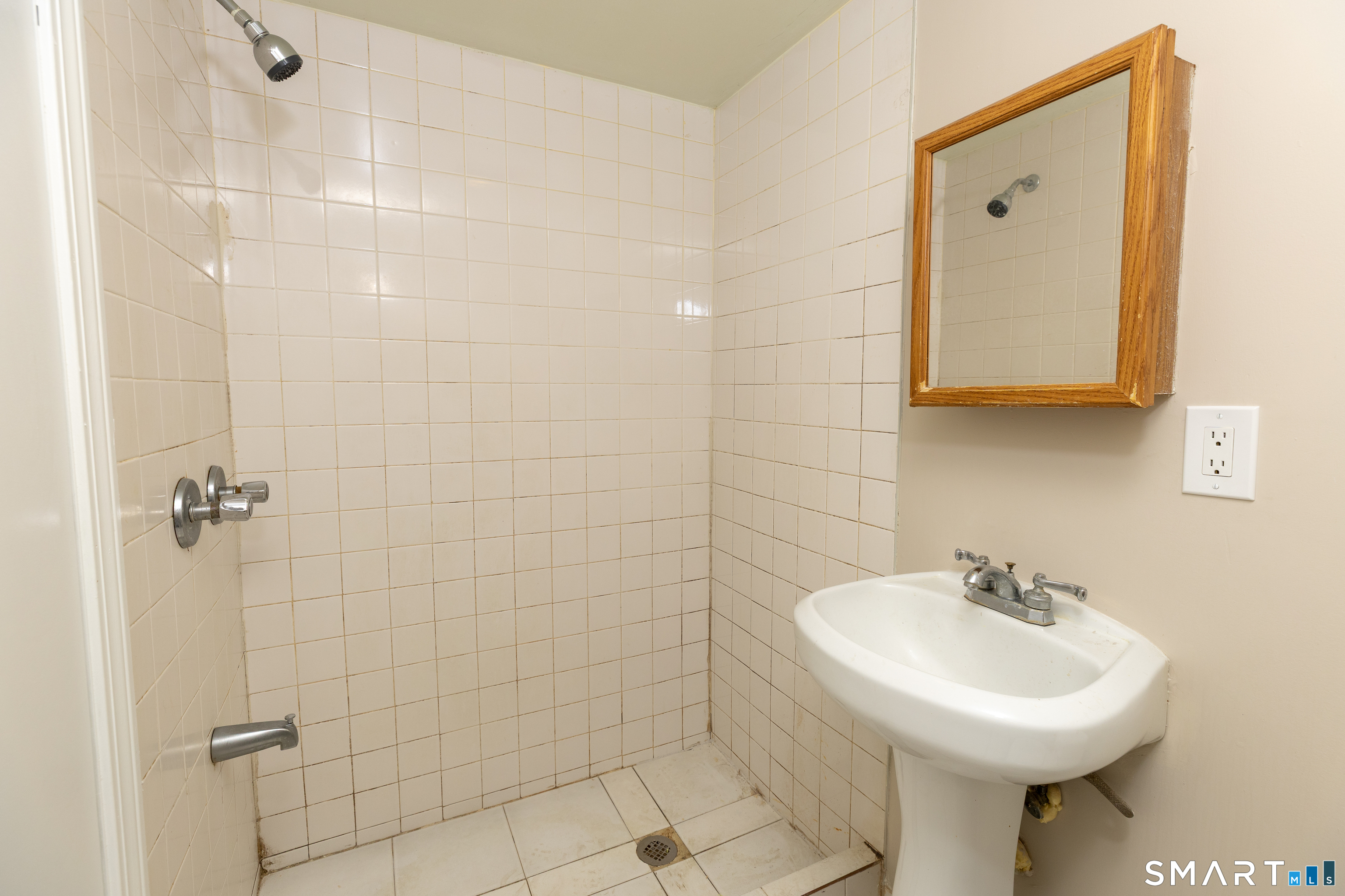 256 Charter Oak Street Manchester, CT 06040 - Photo 22 of 33 Bathroom Lower Level
