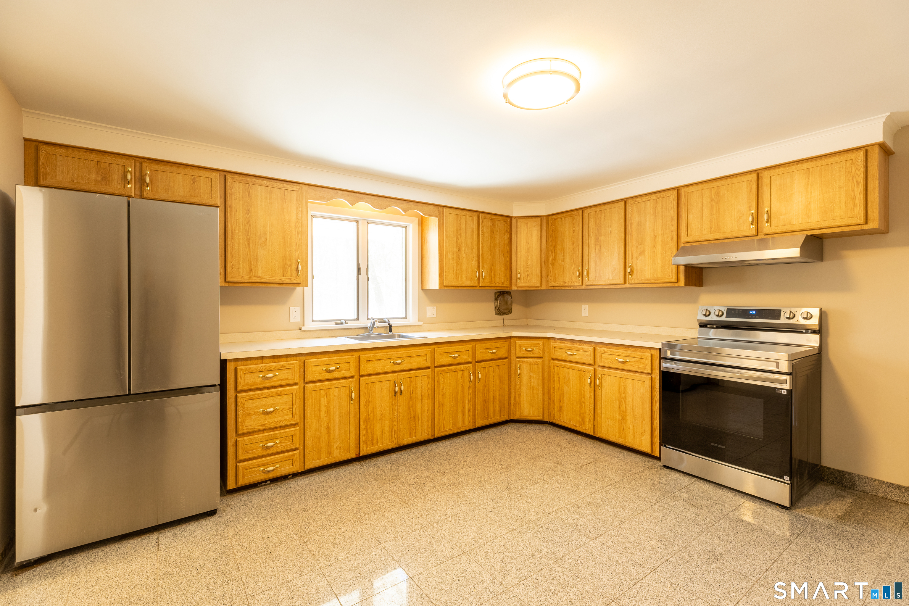 256 Charter Oak Street Manchester, CT 06040 - Photo 6 of 33 Kitchen