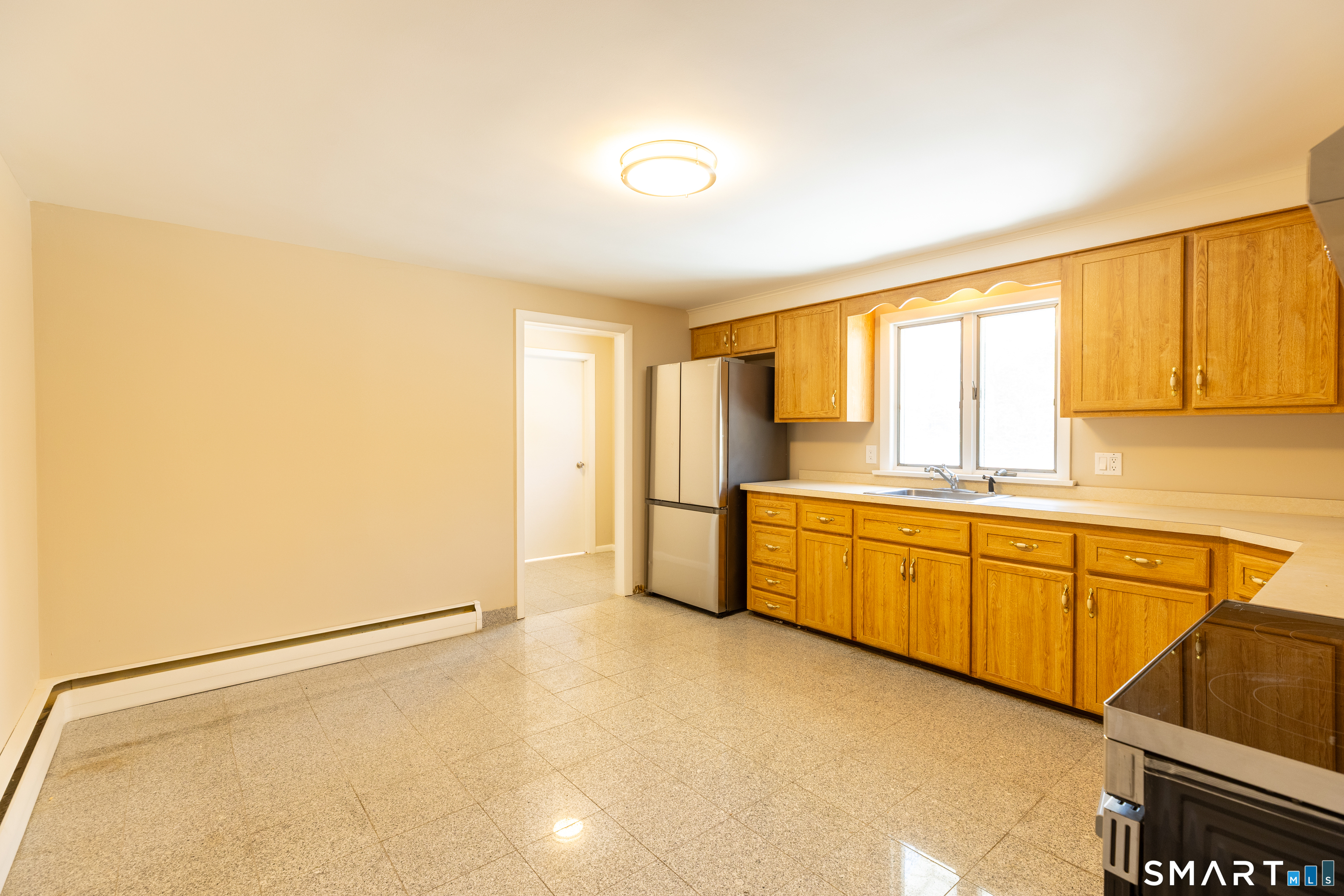 256 Charter Oak Street Manchester, CT 06040 - Photo 7 of 33 Eat-In Kitchen