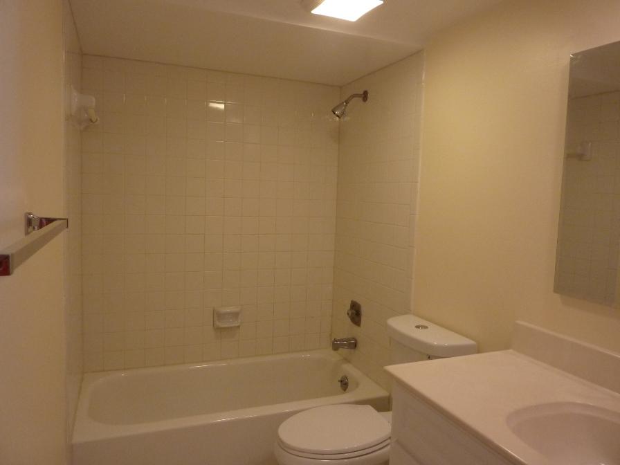 3900 County Line Road, Unit 8C Jupiter, FL 33469 - Photo 14 of 21 Hall Bath