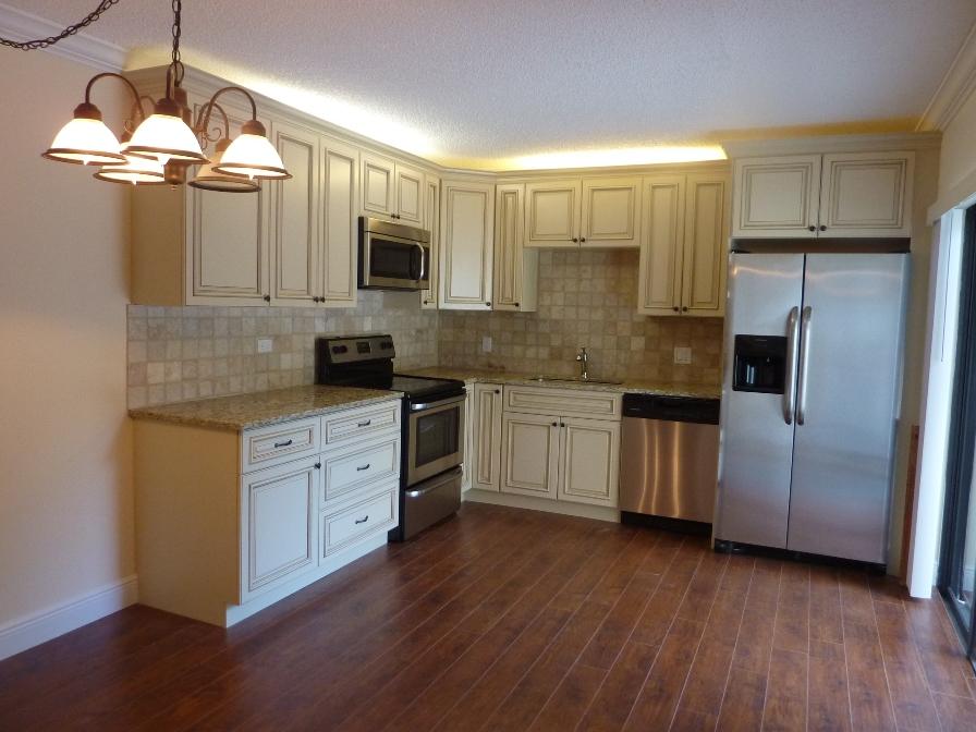 3900 County Line Road, Unit 8C Jupiter, FL 33469 - Photo 2 of 21 Gorgeous Kitchen