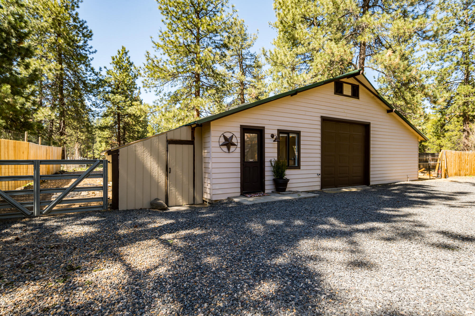 60169 Cheyenne Road Bend, OR 97702 - Photo 22 of 39 Bonus space through door- left of garage