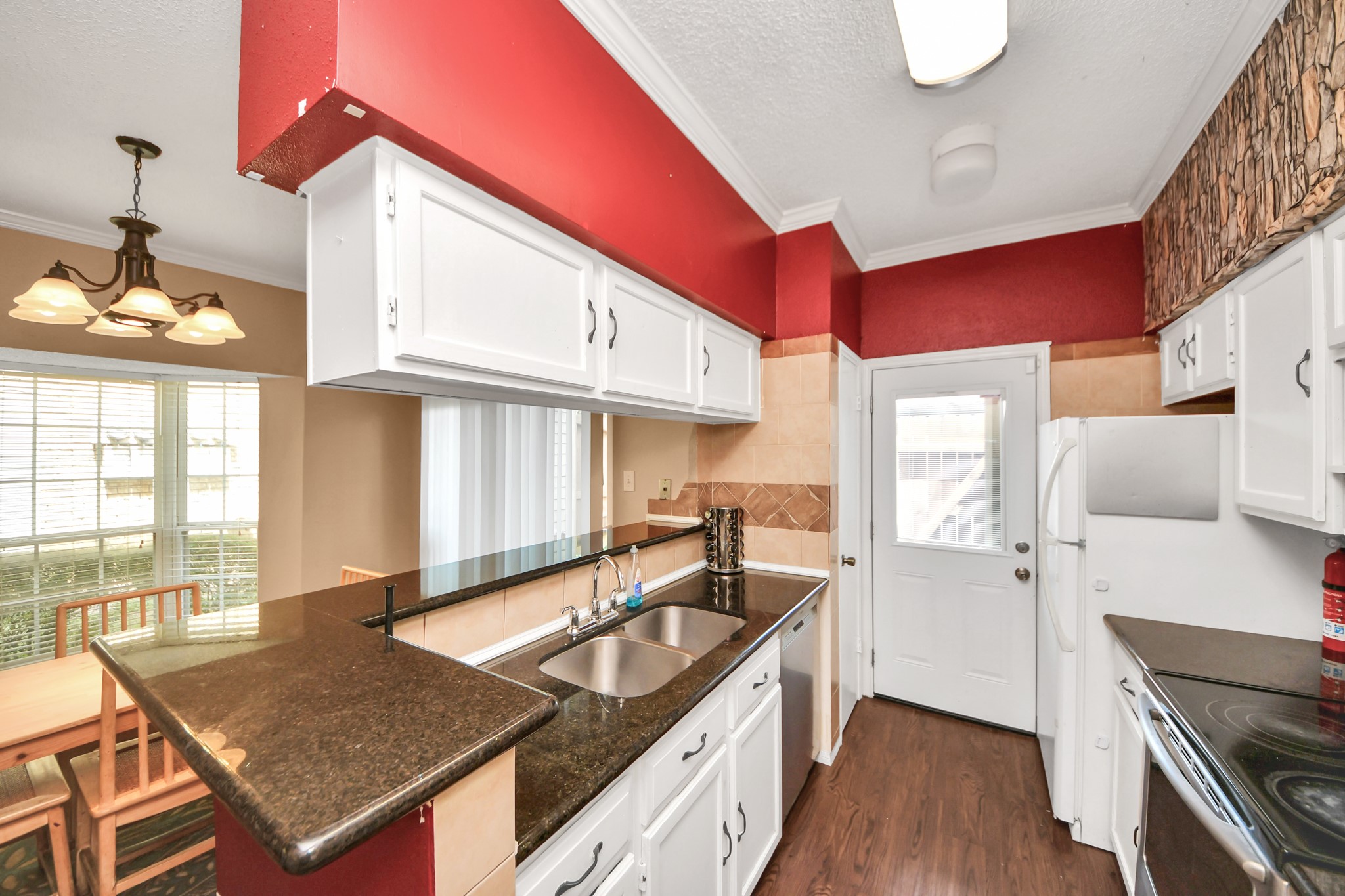 3600 Jeanetta Street, Unit 1804 Houston, TX 77063 - Photo 15 of 40 a kitchen with granite countertop a stove a sink and a refrigerator