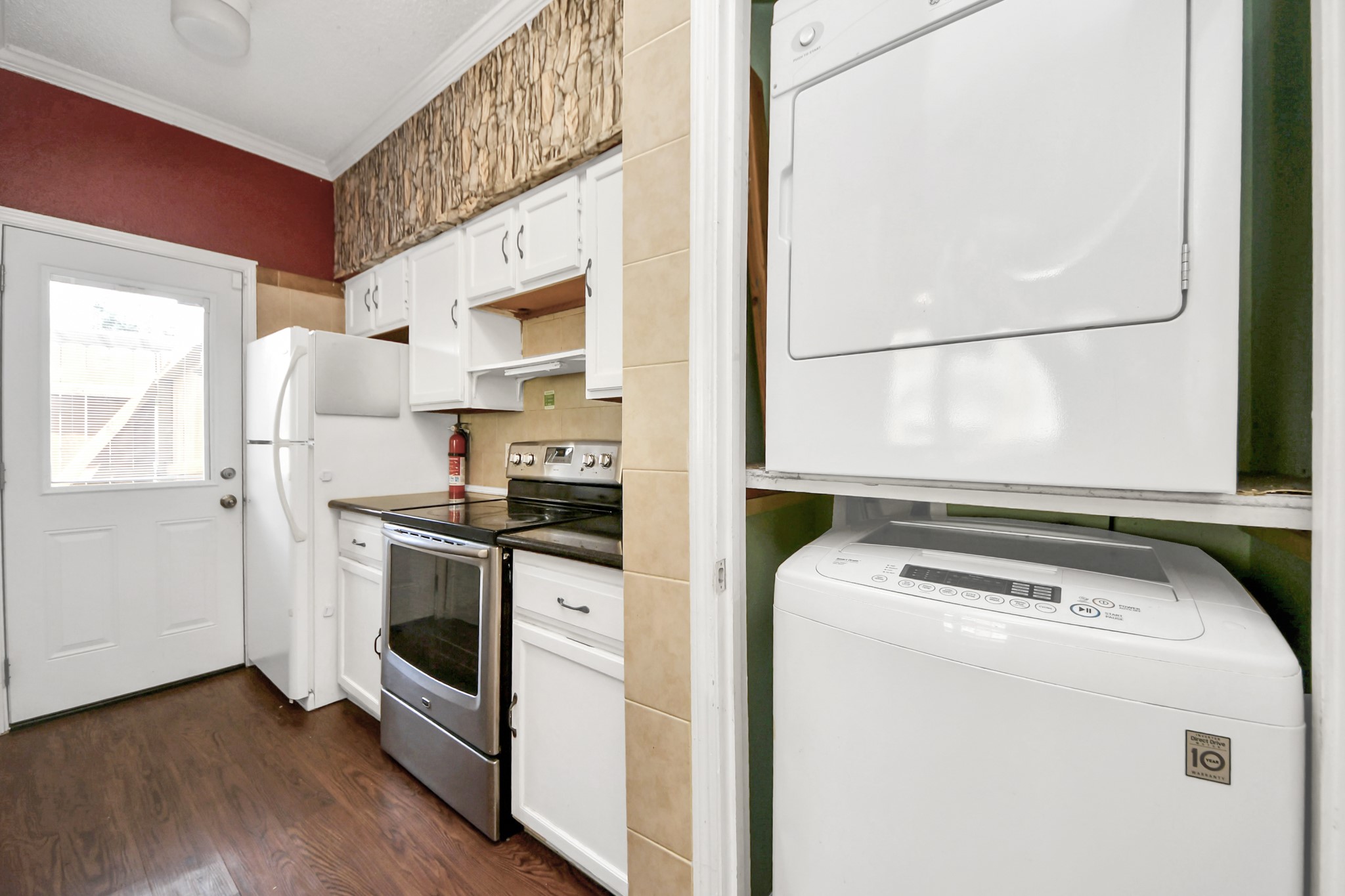 3600 Jeanetta Street, Unit 1804 Houston, TX 77063 - Photo 19 of 40 a kitchen with a stove and a white refrigerator