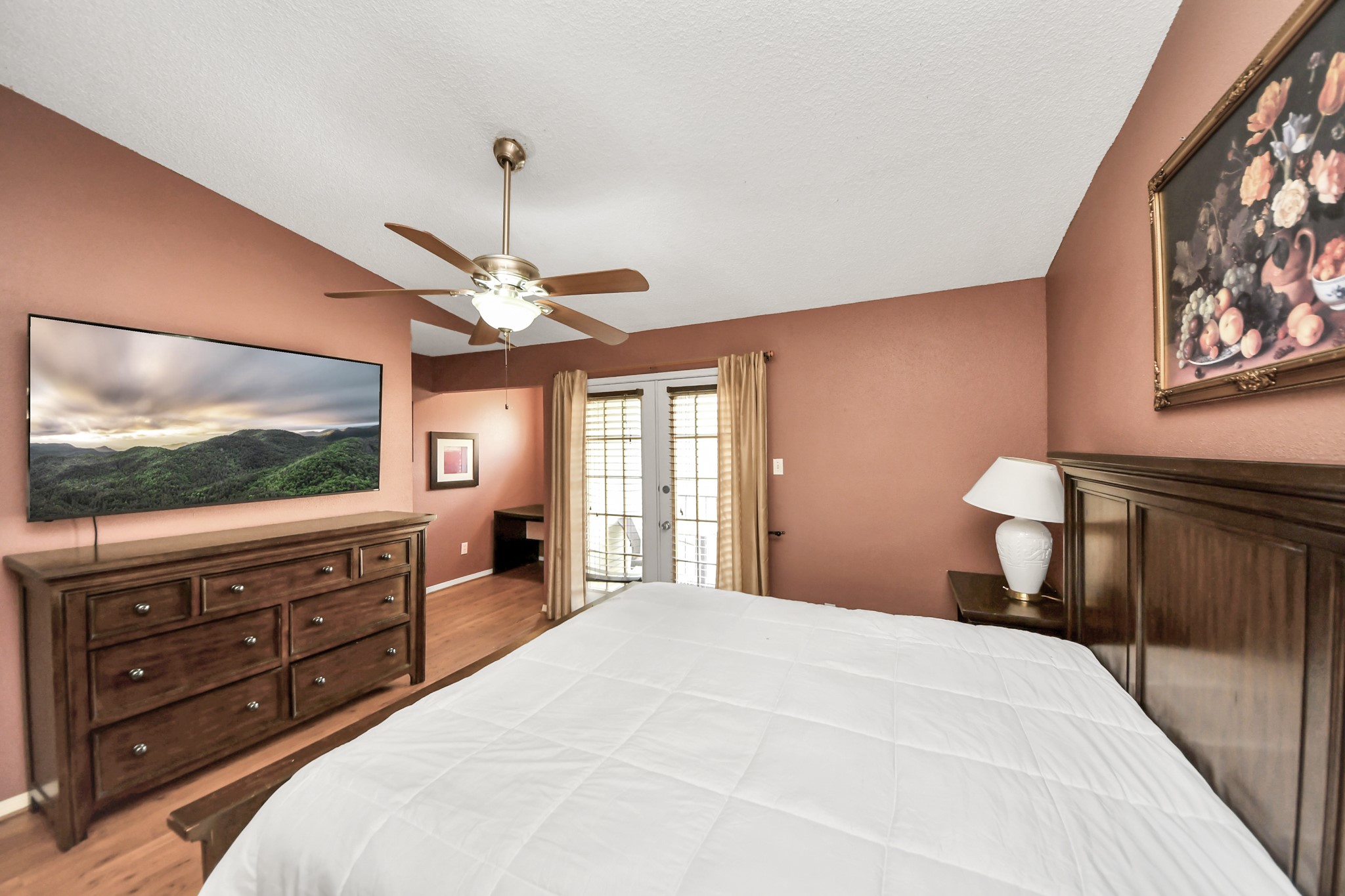3600 Jeanetta Street, Unit 1804 Houston, TX 77063 - Photo 28 of 40 a bedroom with a bed and a flat screen tv
