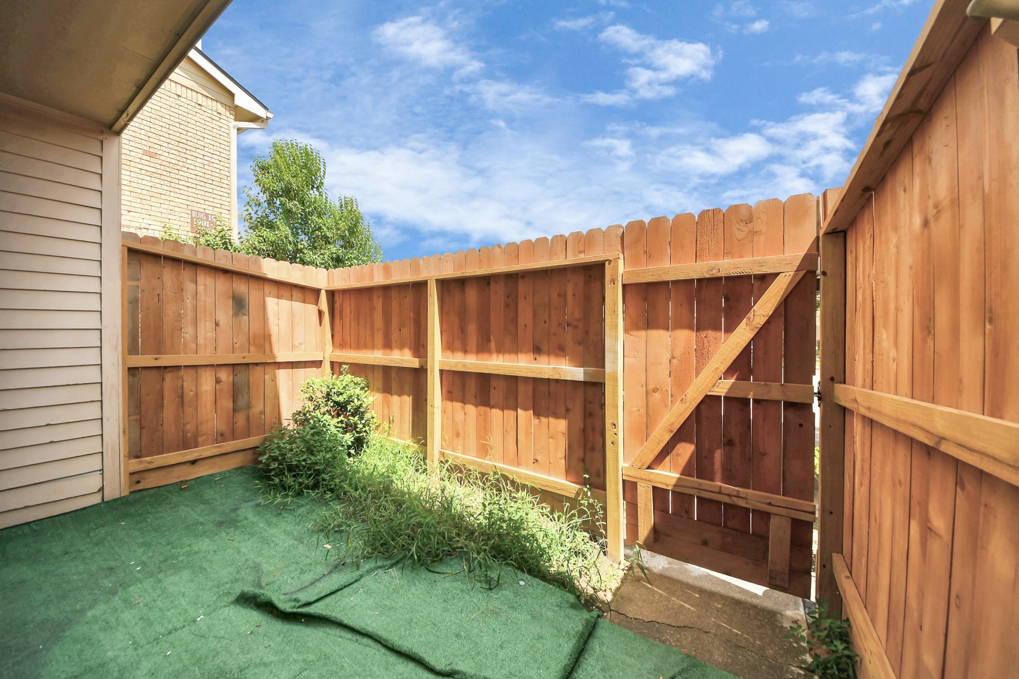 3600 Jeanetta Street, Unit 1804 Houston, TX 77063 - Photo 33 of 40 a view of a backyard