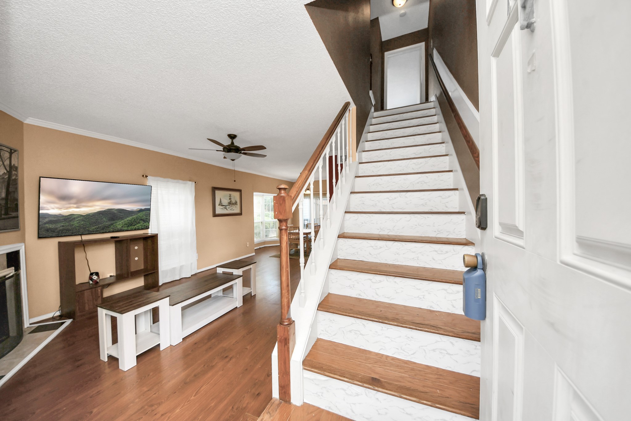3600 Jeanetta Street, Unit 1804 Houston, TX 77063 - Photo 5 of 40 a view of entryway and hall with wooden floor