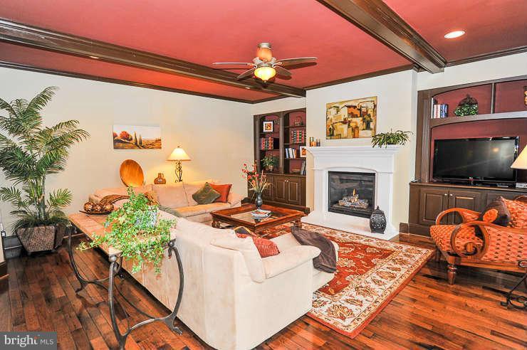 9322 Castle Hill Road Springfield, VA 22153 - Photo 4 of 30 Family Room