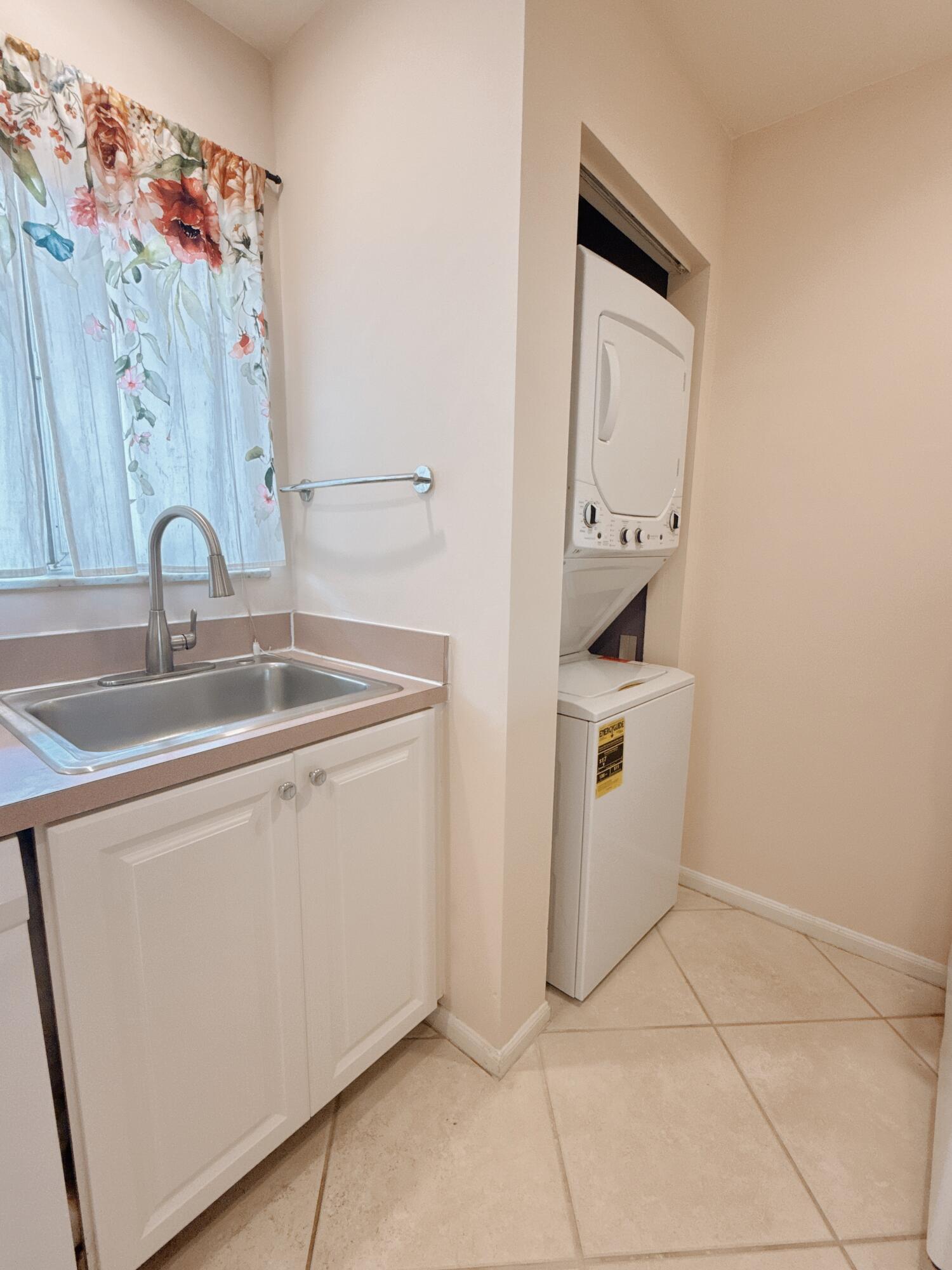 872 Southwest 9th St Circle, Unit 201 Boca Raton, FL 33486 - Photo 7 of 14 Kitchen