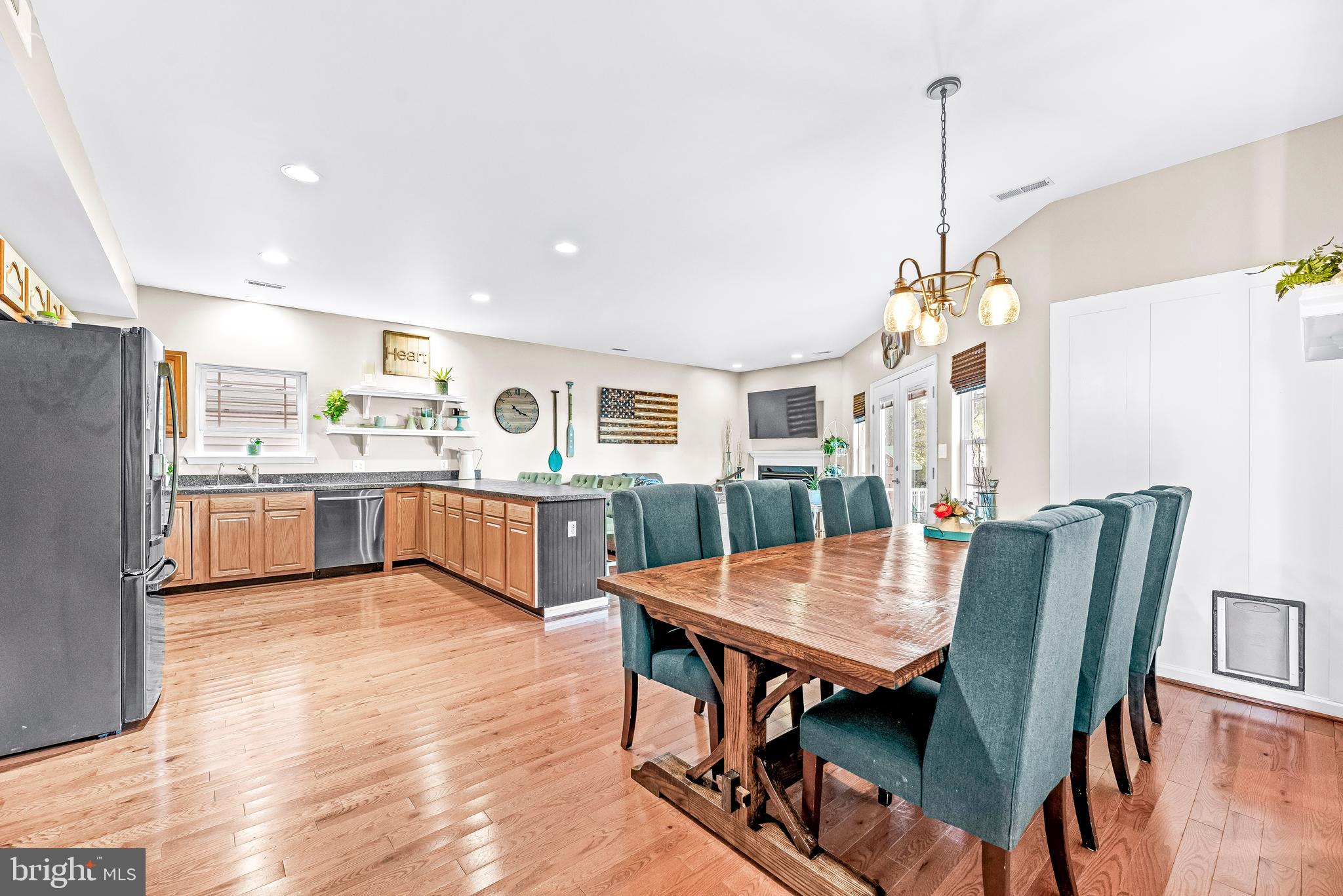 619 Park Place Deale, MD 20751 - Photo 14 of 64 Dinning room looking into kitchen.
