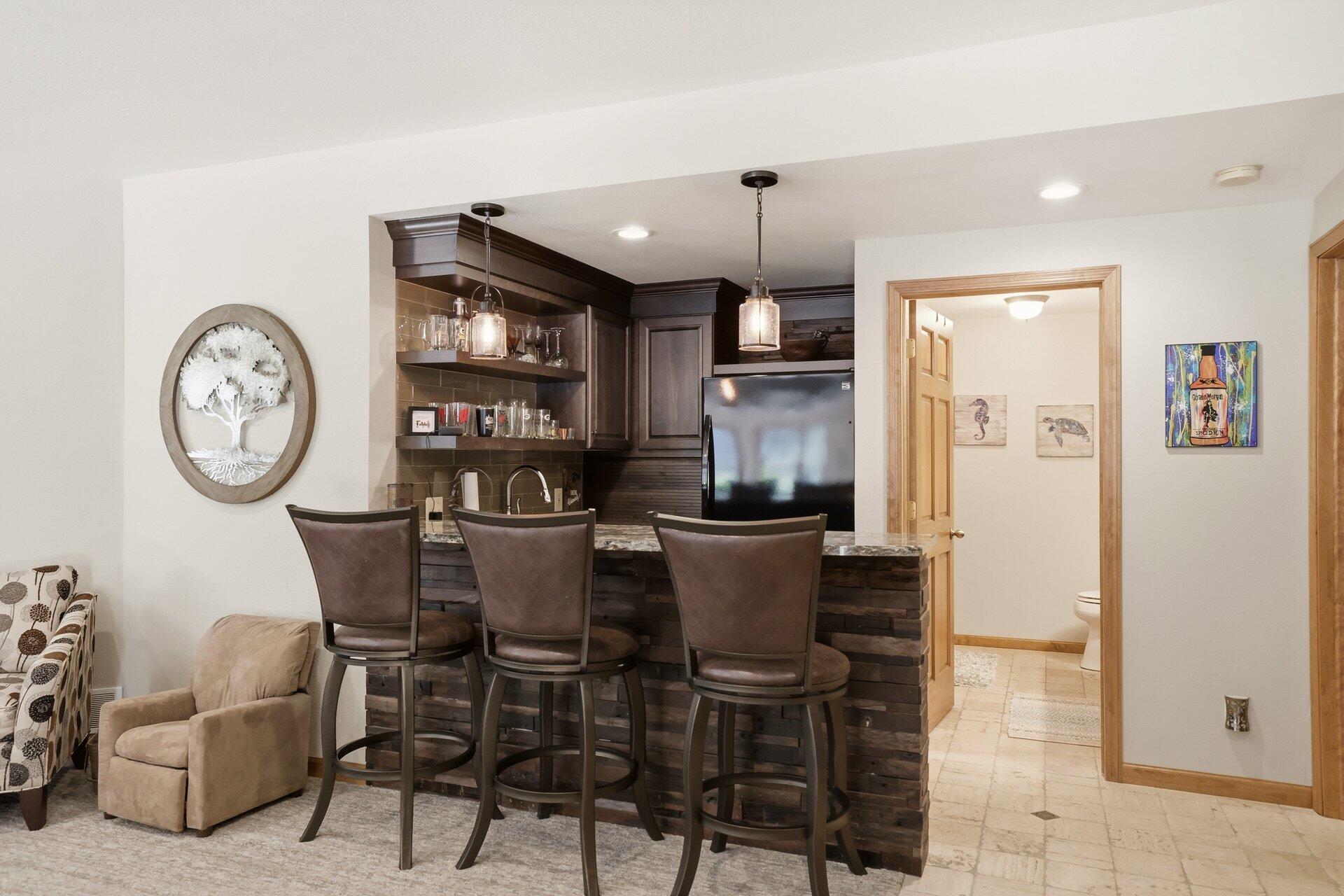 9325 East Six Corners Road Johnstown, WI 53563 - Photo 25 of 42 Bar Amazing Cabinetry