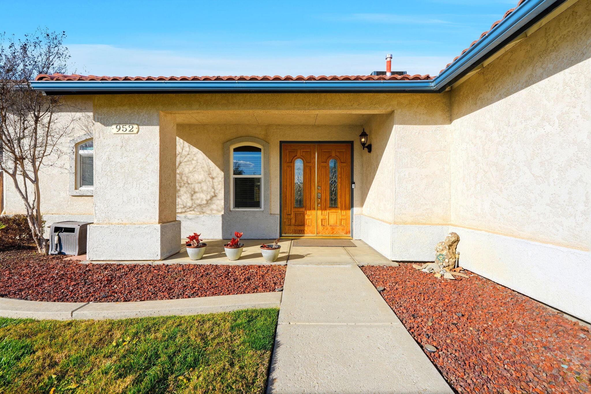 952 Scotland Street Lemoore, CA 93245 - Photo 14 of 53 Entryway