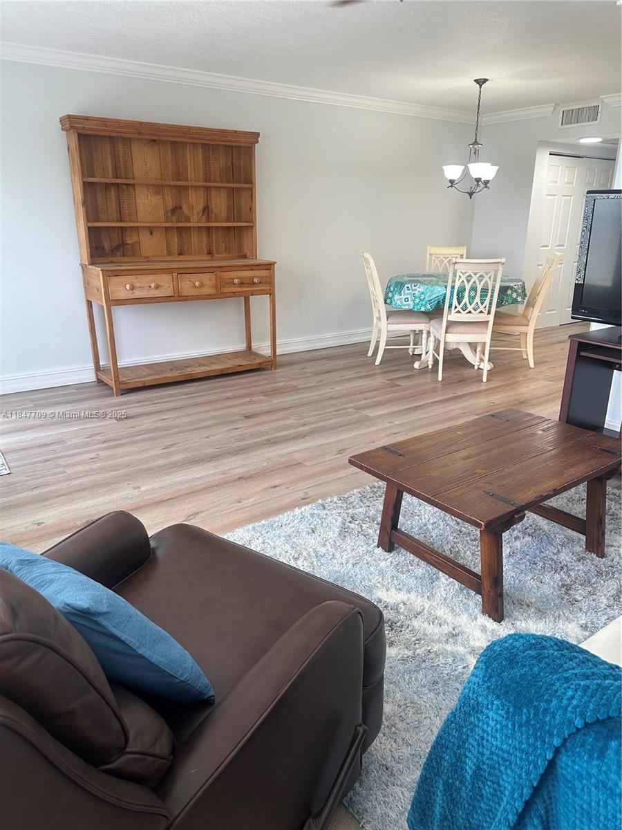 4027 Swansea Crescent, Unit 4027 Deerfield Beach, FL 33442 - Photo 2 of 47 a living room with furniture