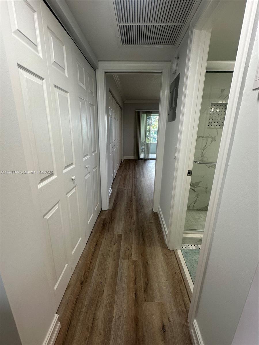 4027 Swansea Crescent, Unit 4027 Deerfield Beach, FL 33442 - Photo 21 of 47 a view of a hallway