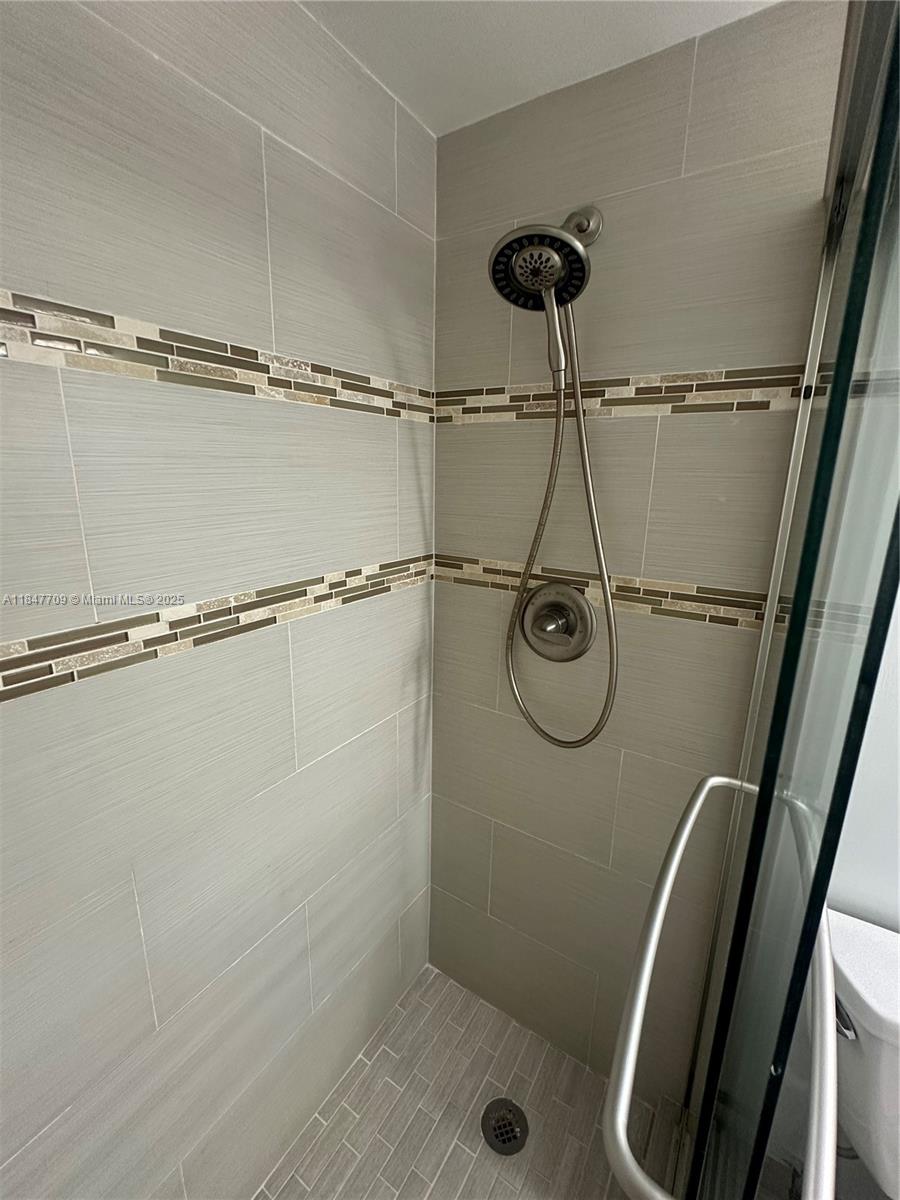 4027 Swansea Crescent, Unit 4027 Deerfield Beach, FL 33442 - Photo 33 of 47 a bathroom with a shower