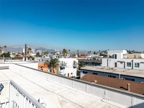 $3,650 | 5941 Barton Avenue, Unit 102, Los Angeles, CA 90038