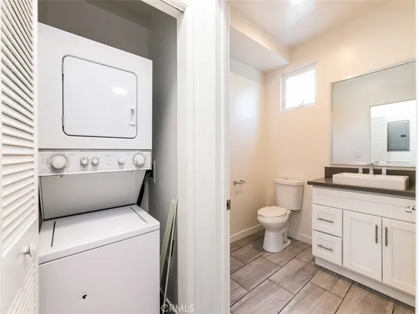 $3,650 | 5941 Barton Avenue, Unit 102, Los Angeles, CA 90038