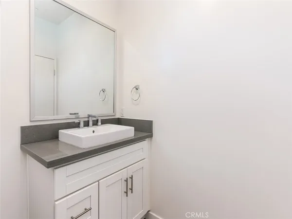$3,650 | 5941 Barton Avenue, Unit 102, Los Angeles, CA 90038