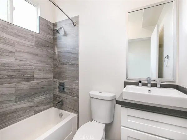 $3,650 | 5941 Barton Avenue, Unit 102, Los Angeles, CA 90038