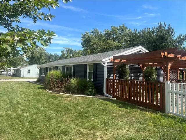 $220,000 | 8105 North Summit Street, Kansas City, MO 64118