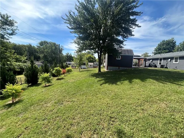 $220,000 | 8105 North Summit Street, Kansas City, MO 64118