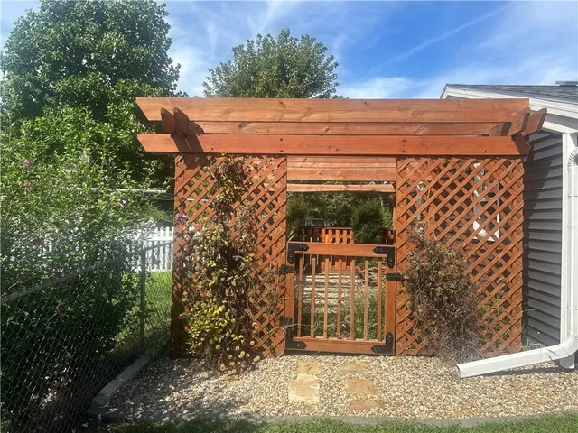 $220,000 | 8105 North Summit Street, Kansas City, MO 64118